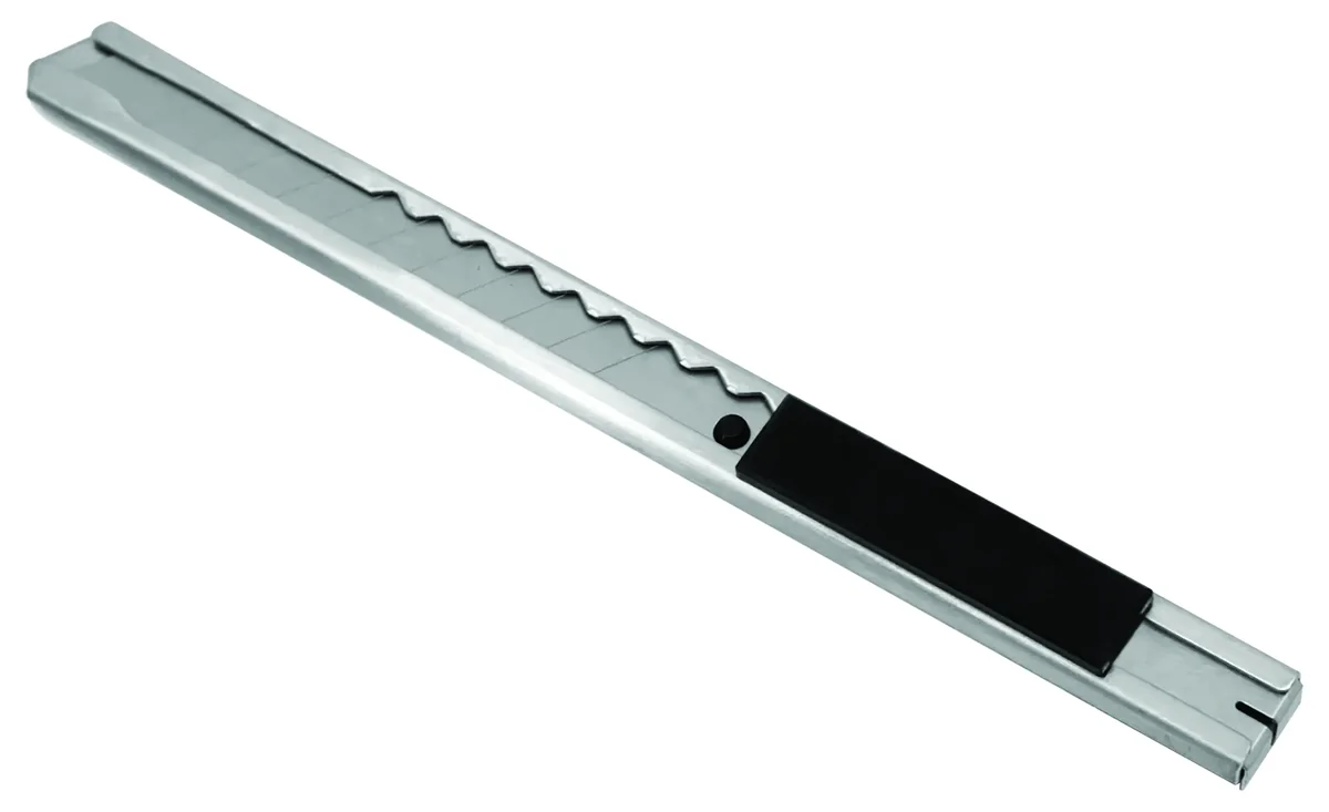NAVAJA CUTTER g50 9 mm METAL C/CLIP